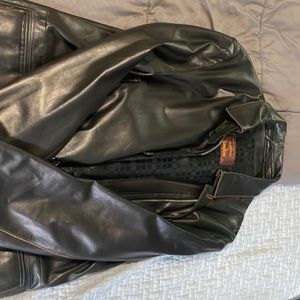 This is a dark brown leather jacket. Armpit...22
Shoulder...20
Length...41
